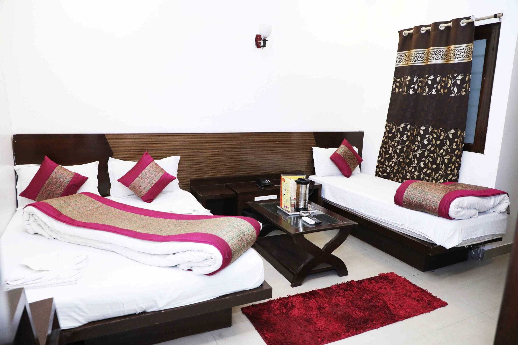 Oyo Flagship Kumar Palace New Delhi Extérieur photo
