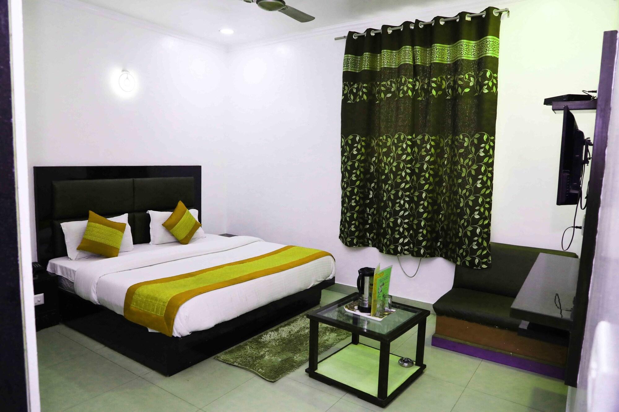 Oyo Flagship Kumar Palace New Delhi Extérieur photo