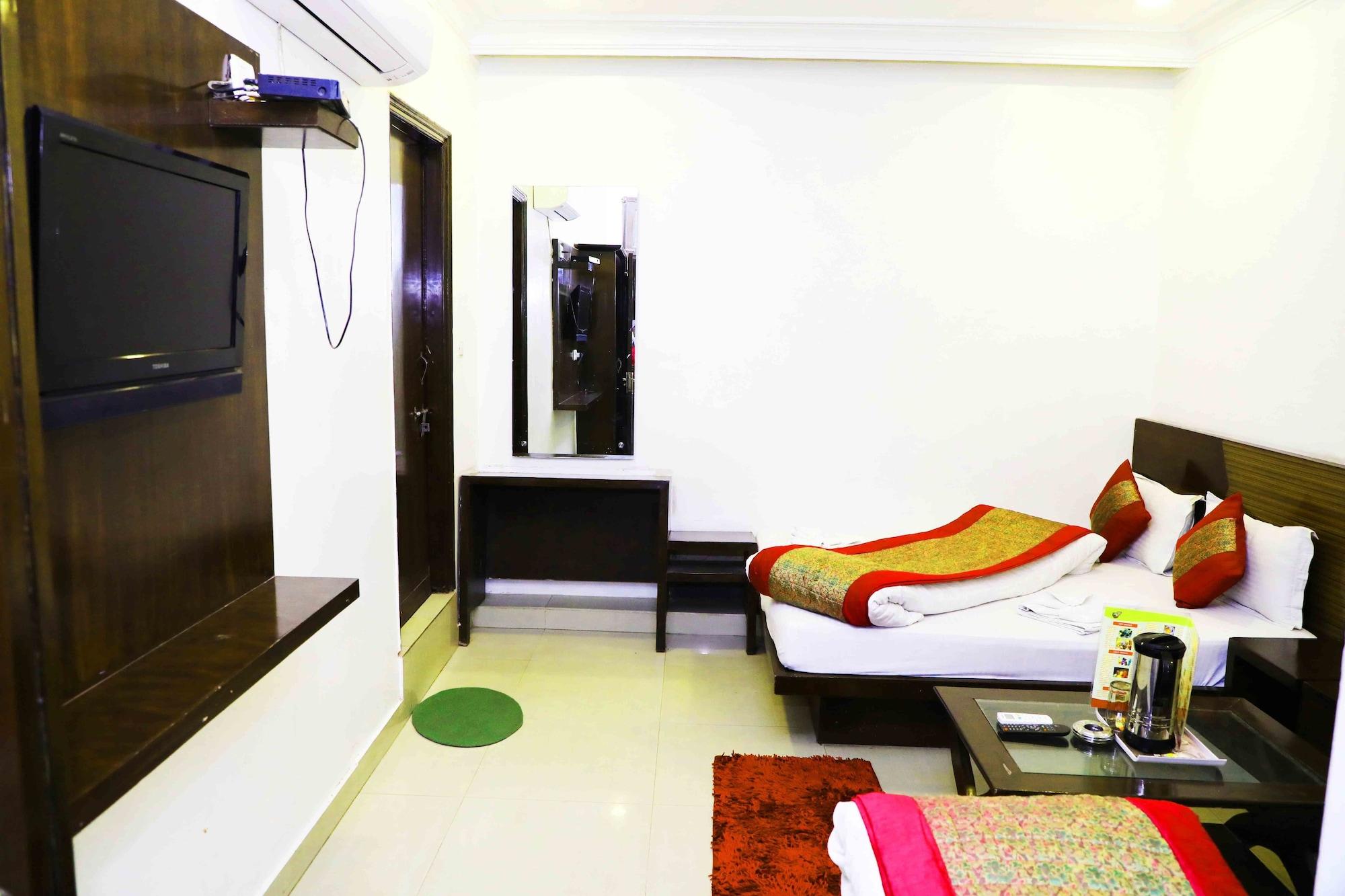 Oyo Flagship Kumar Palace New Delhi Extérieur photo
