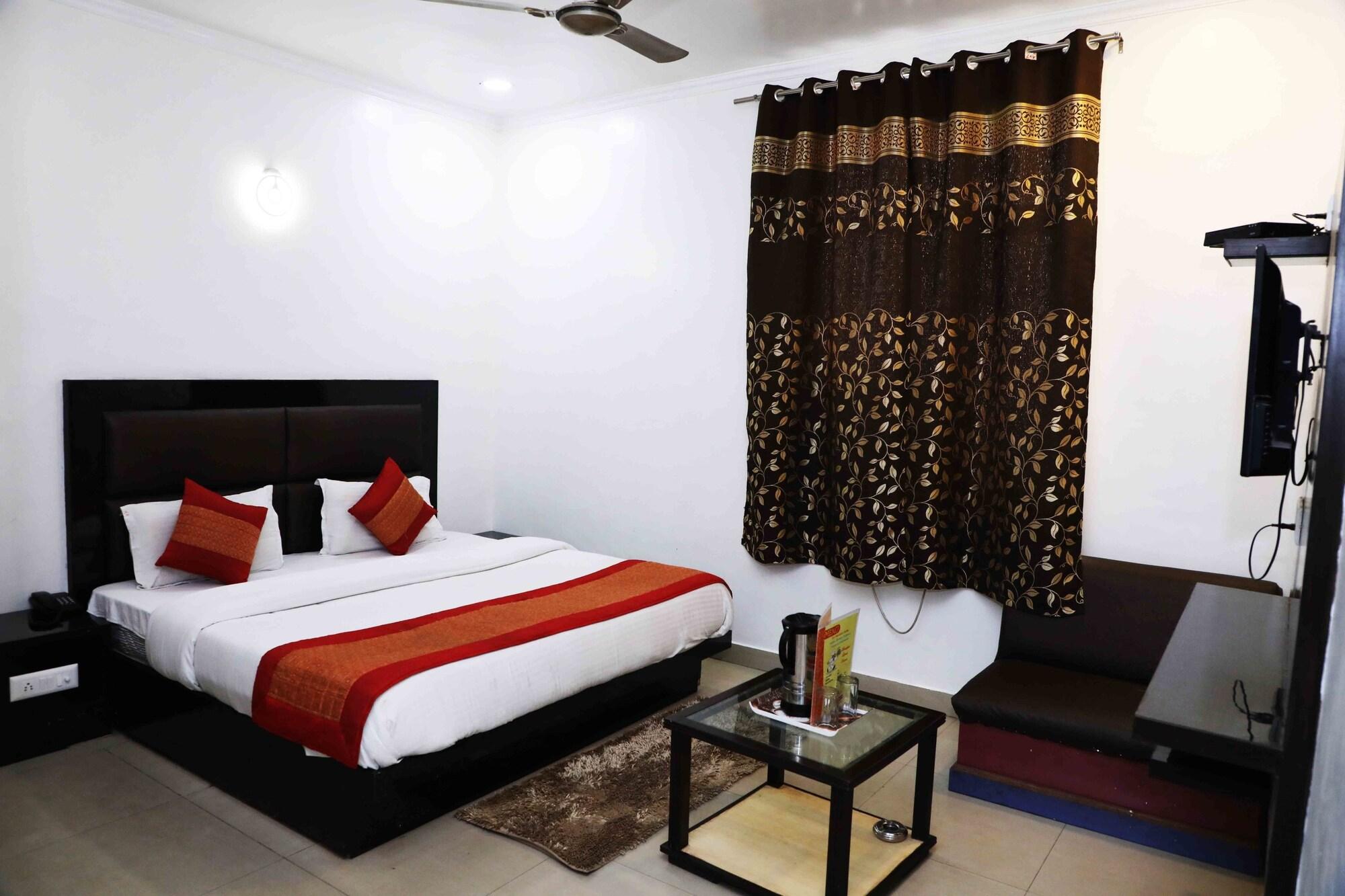 Oyo Flagship Kumar Palace New Delhi Extérieur photo