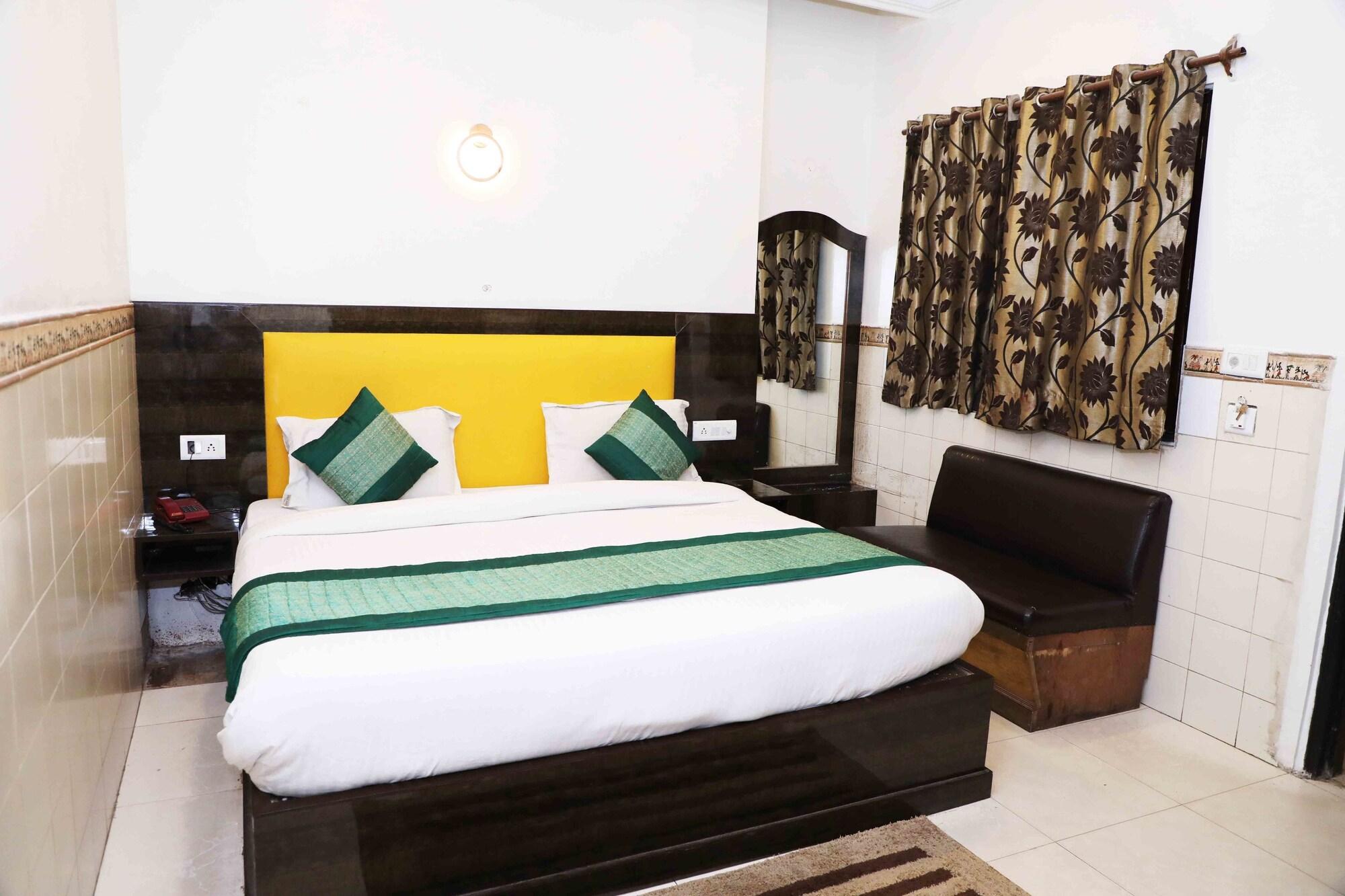 Oyo Flagship Kumar Palace New Delhi Extérieur photo