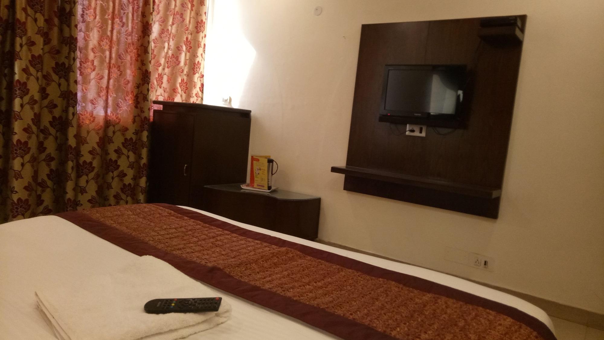 Oyo Flagship Kumar Palace New Delhi Extérieur photo